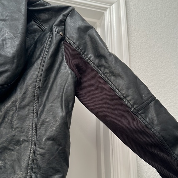 Black Small/Junior‎ faux leather jacket - Picture 3 of 6